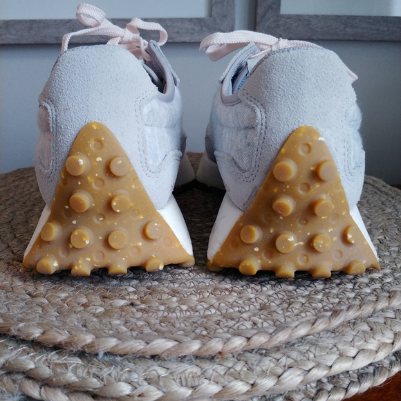 New Balance Ladies Size 8 Running Shoe - Picture 10 of 10